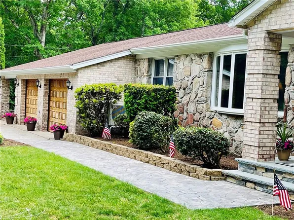 686 Plainfield Pike, Scituate, RI 02857