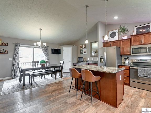 3rd image of 18604 Rosewood St