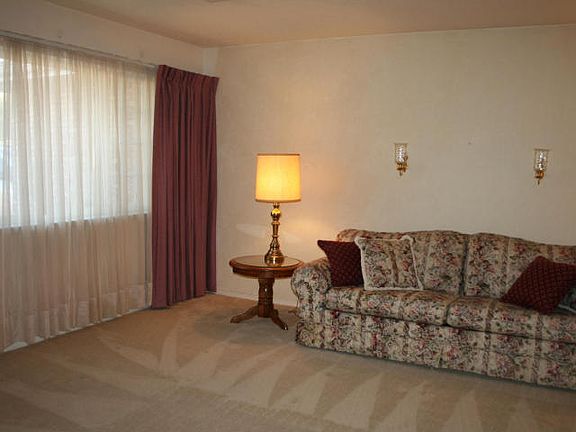 4th image of 3811 La Charles Dr NE