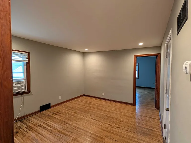 215 S Ewing St #B — Photo 2