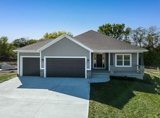1692 N 163rd St, Basehor, KS 66007