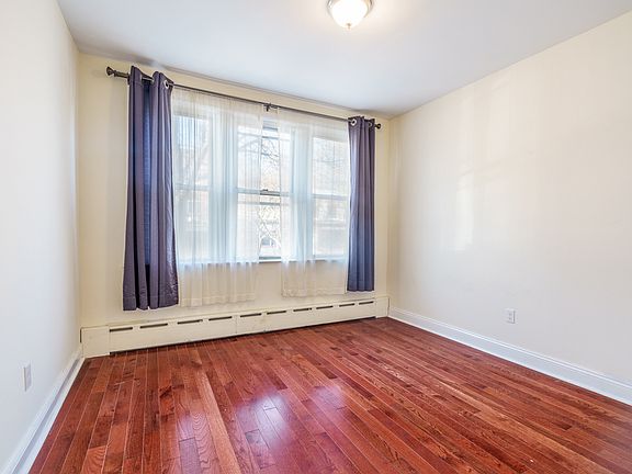 5th image of 21-21 41st St #1