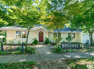 123 Ridgewood Ave, Davenport, IA 52803