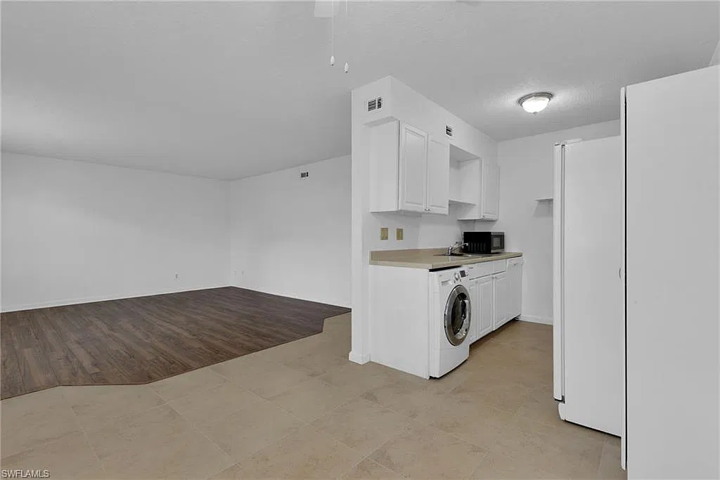 2 bed, 2.0 bath, 886 sqft, $1,575 — Photo 1