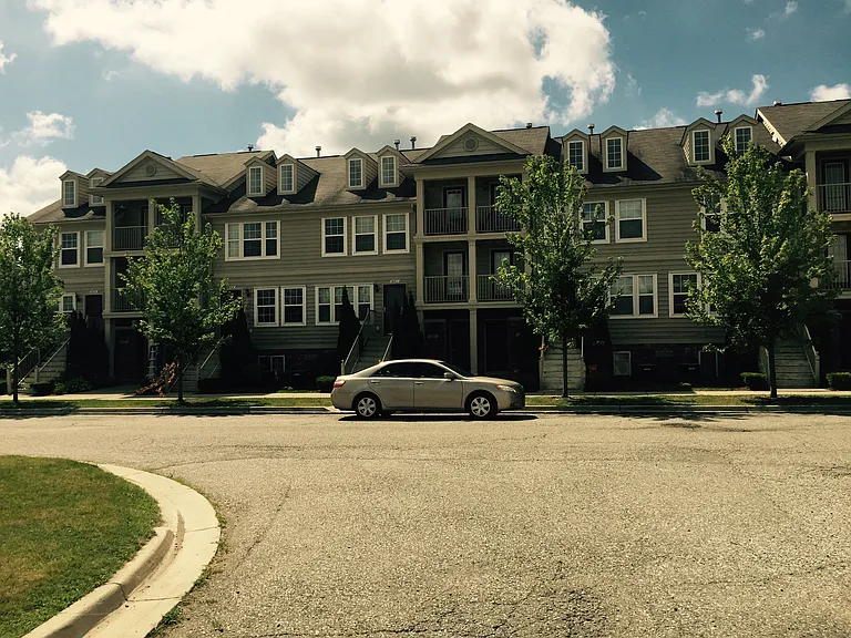 675 Lewa Downs Dr #9 — Photo 2