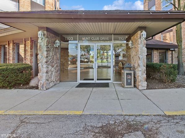 1103 S Hunt Club Dr APT 325, Mount Prospect, IL 60056