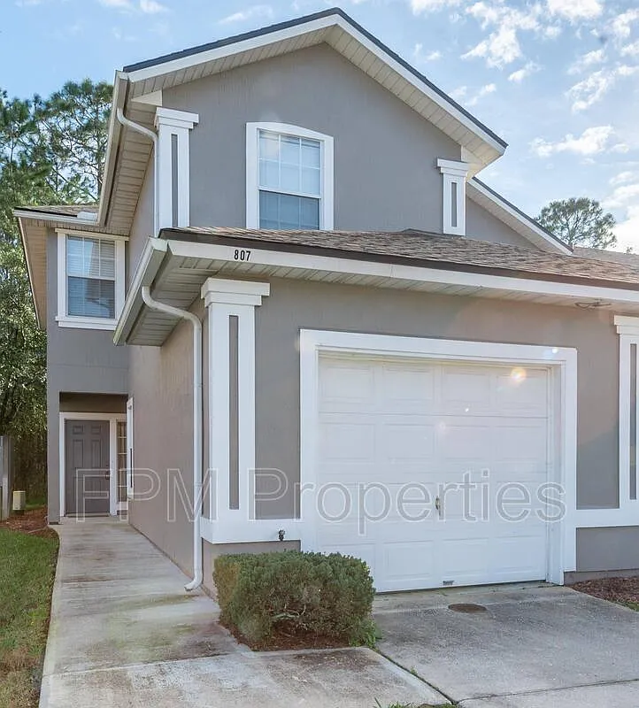 3 bed, 2.5 bath, 1497 sqft, $1,795 — Photo 2