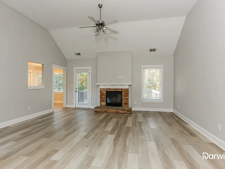 149 Lincoln Dr — Photo 6