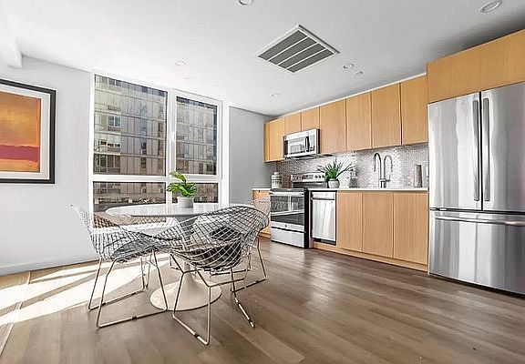 5th image of 814 Amsterdam Ave APT 5D