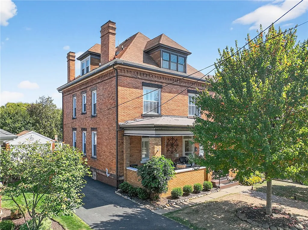 240 Wilson Ave photo 1