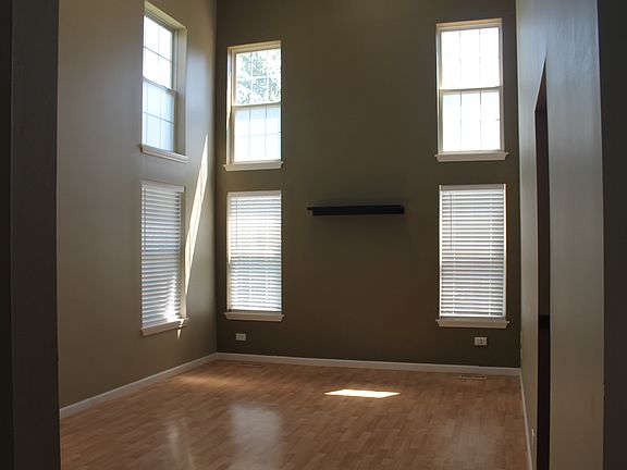 3rd image of 1369 Derby Ln