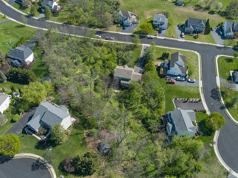 903 Maplewood Dr — Photo 36