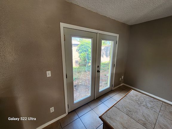 5th image of 2810 Adrian Ave Unit B