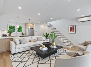 105 W 10th St #1, New York, NY 10011