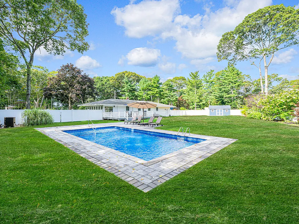 6 Rolling Hill Rd