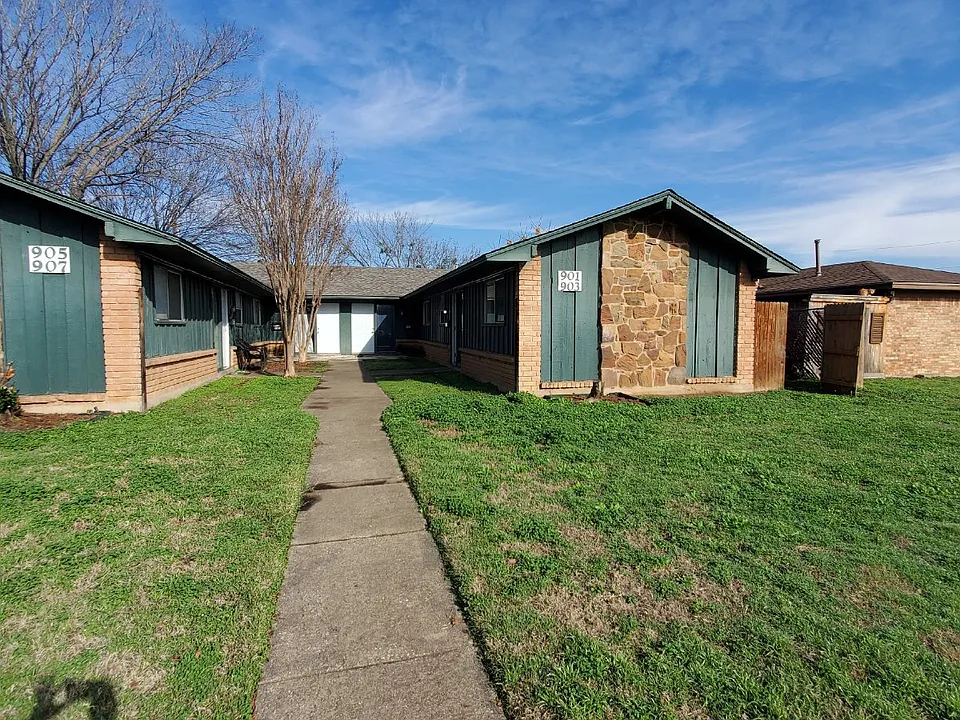901 Redbird Dr
