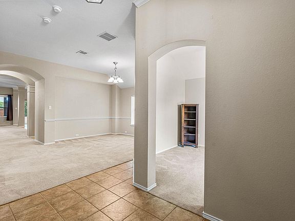 4th image of 2824 Bentwood Way