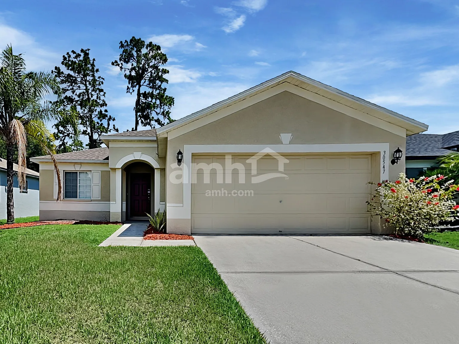 3 bed, 2.0 bath, 1277 sqft, $2,060 — Photo 1