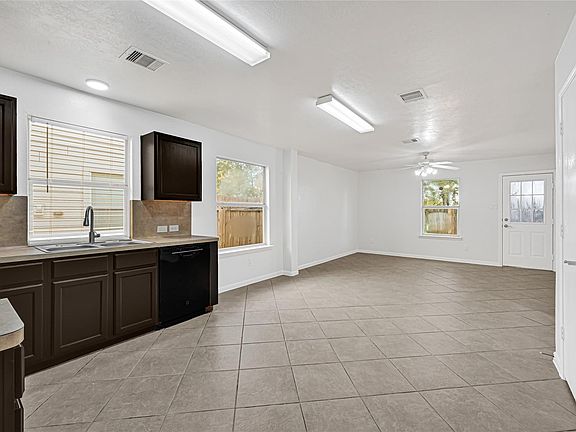 5th image of 1107 Hampton Villa Ln