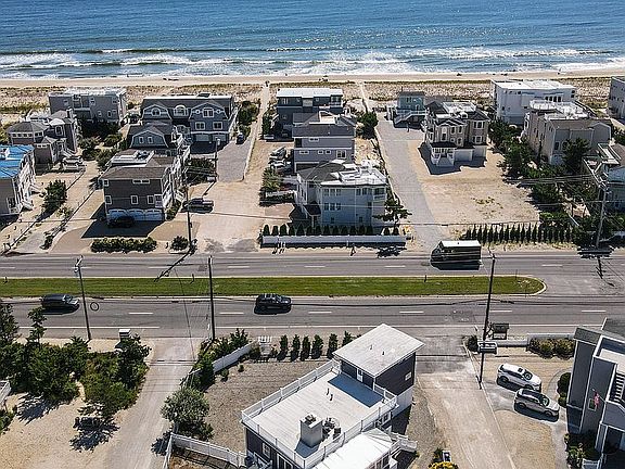 3rd image of 1094A Long Beach Blvd