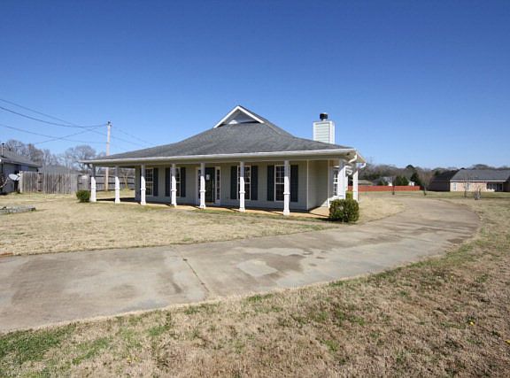 3rd image of 32 Whippoorwill Ln