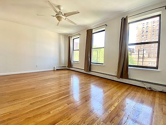 3rd image of 186 W 134th St #3