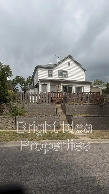 3 bed, 1.0 bath, 738 sqft, $1,450 — Photo 1