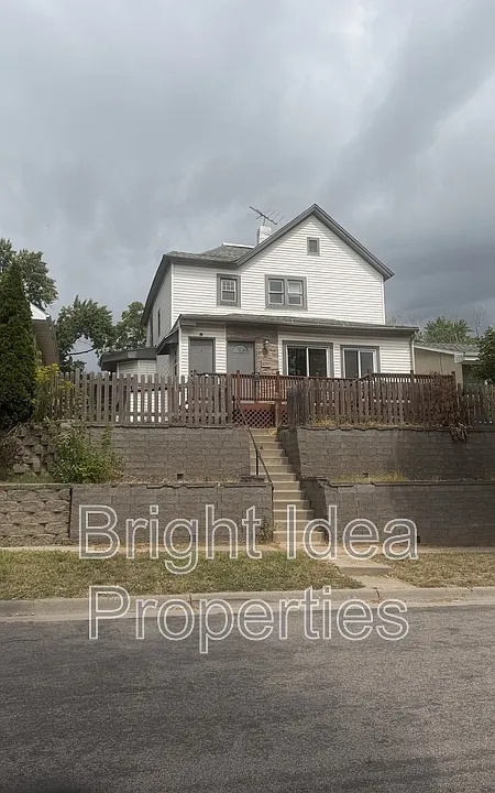 1097 Suburban Ave #2