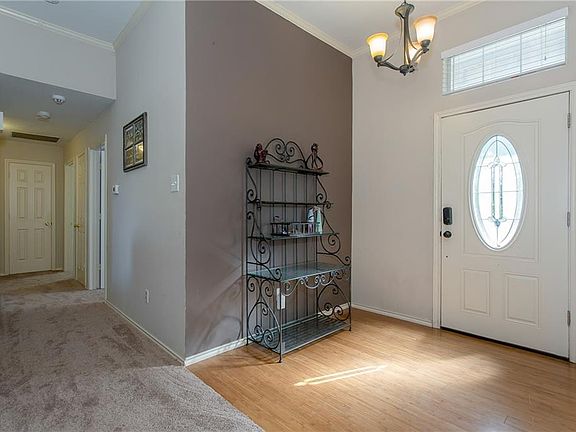 3rd image of 1412 Doris Dr