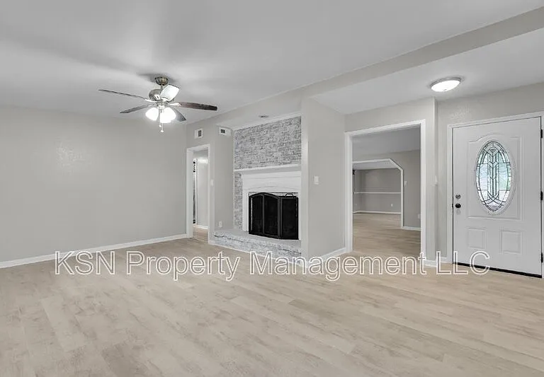 117 Windsor Rd — Photo 10