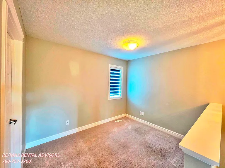 3885 Robins Cres NW — Photo 8