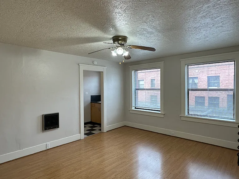 Wellesley Court Apartments — Photo 9