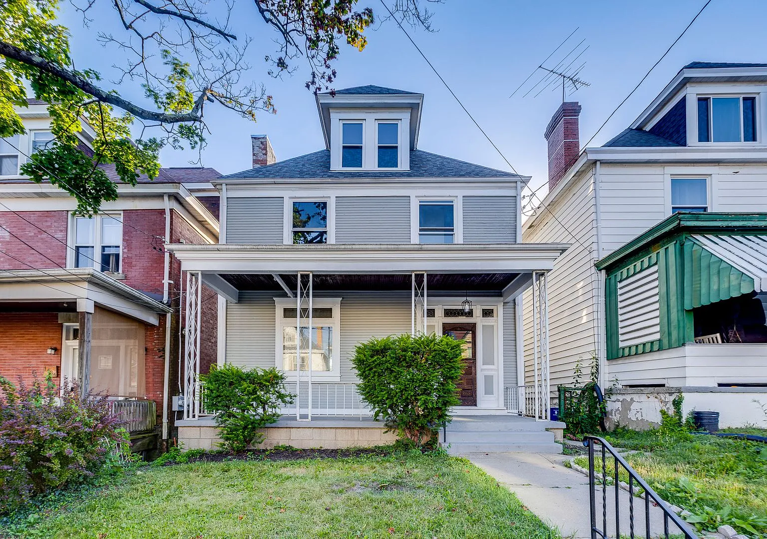 Available NOW! Completely renovated from top! — Photo 2