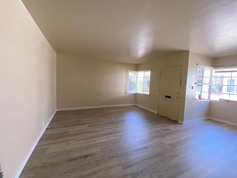 5712 N Charlotte Ave — Photo 11