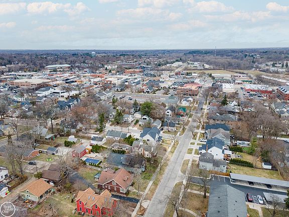 5th image of 420 W 2nd St