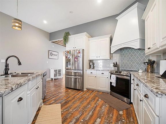 5th image of 17383 Maverick Dr
