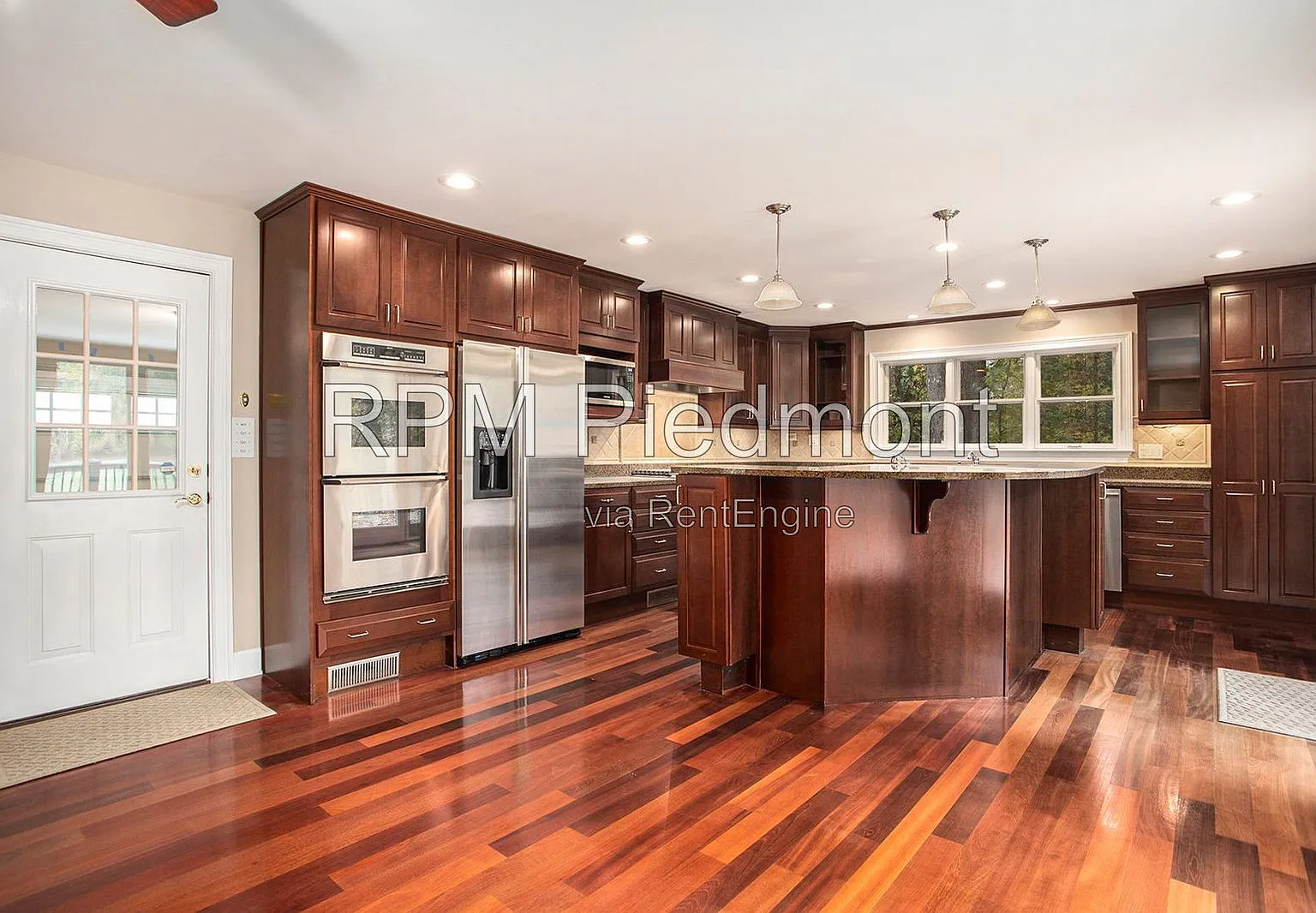 5 bed, 3.0 bath, 3086 sqft, $4,500 — Photo 3