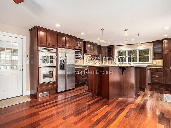 3rd image of 630 Pine Point Trce