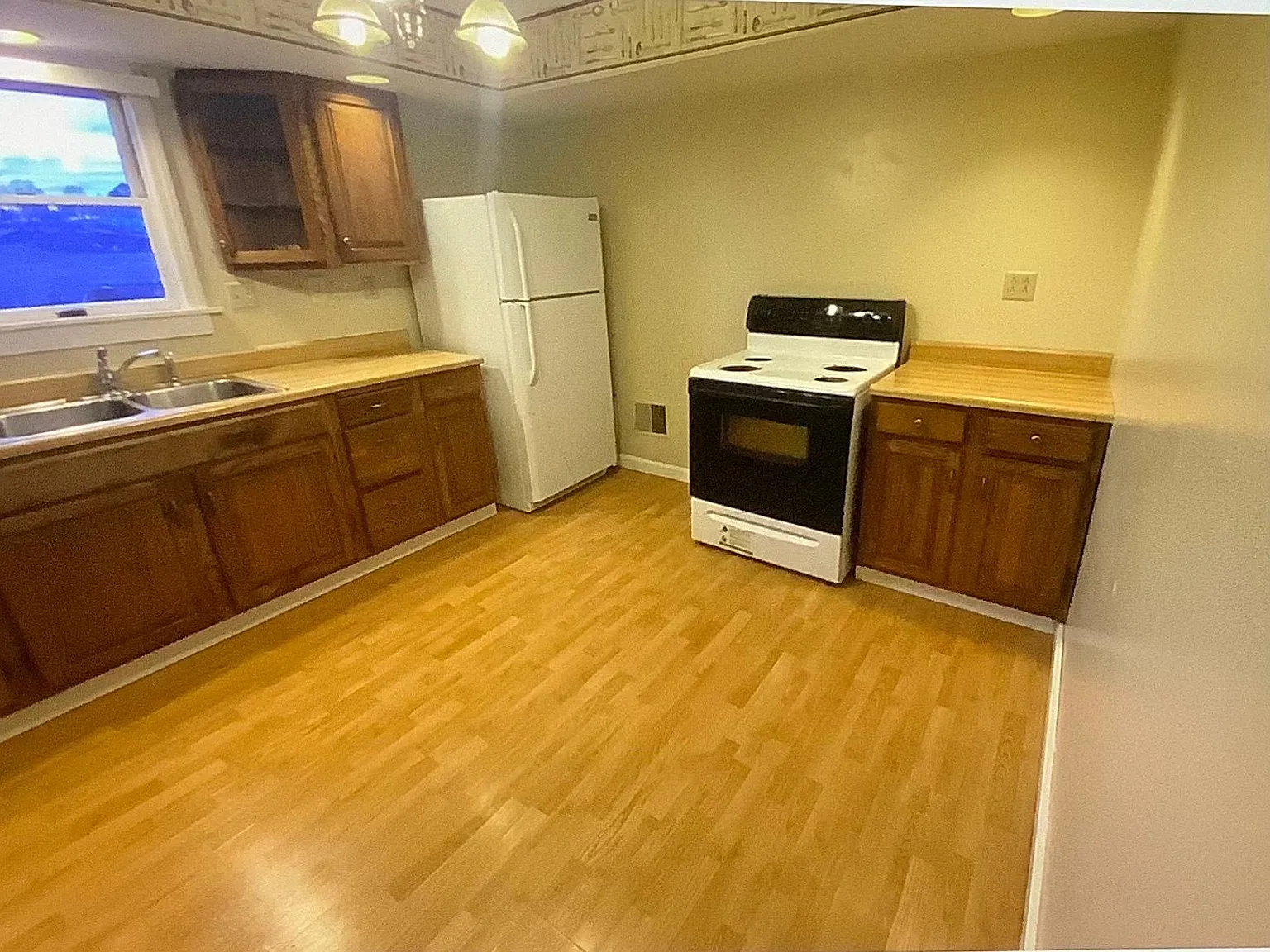 2 bed, 1400 sqft, $975 — Photo 4