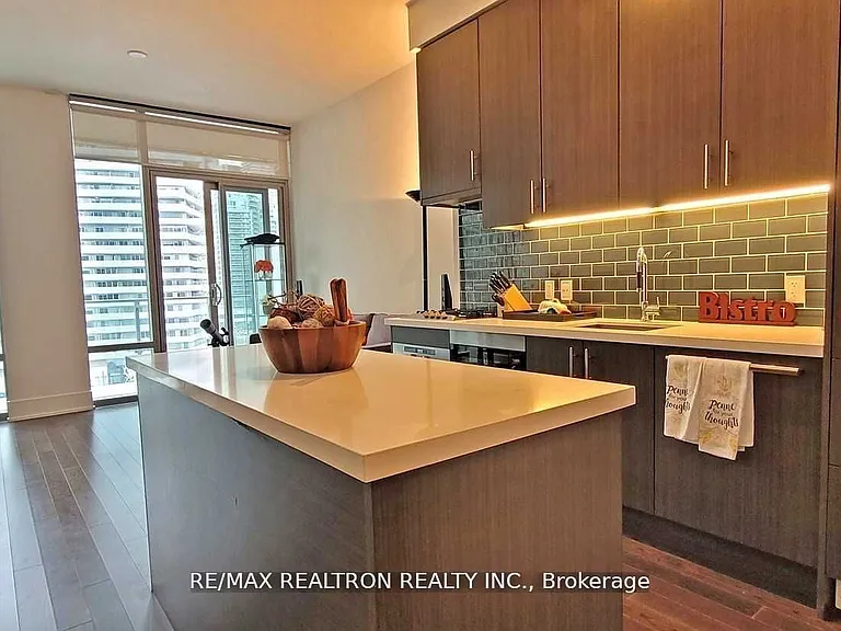 39 Queens Quay E #734 — Photo 12