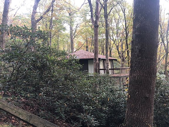 4th image of 12 Oak Ln