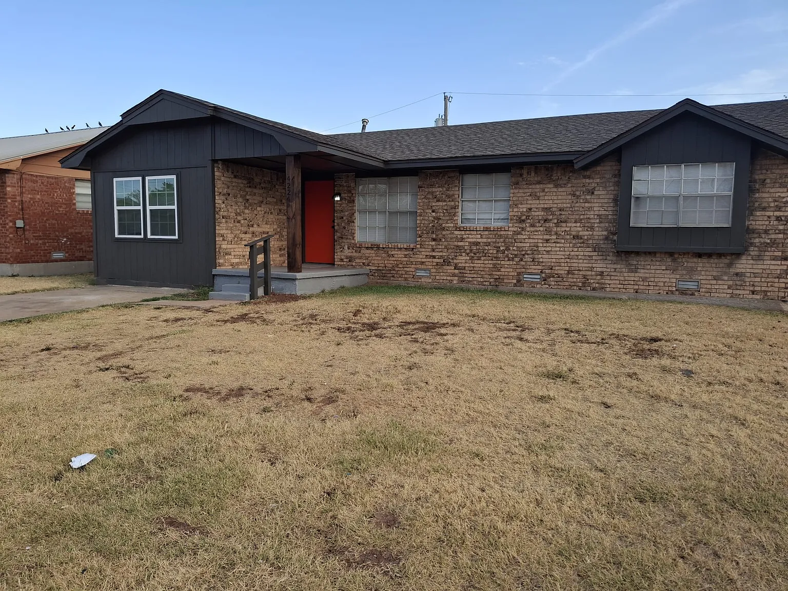 4 bed, 2.5 bath, 1400 sqft, $1,300 — Photo 2