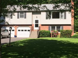 9 Oakwood St, East Greenbush, NY 12061
