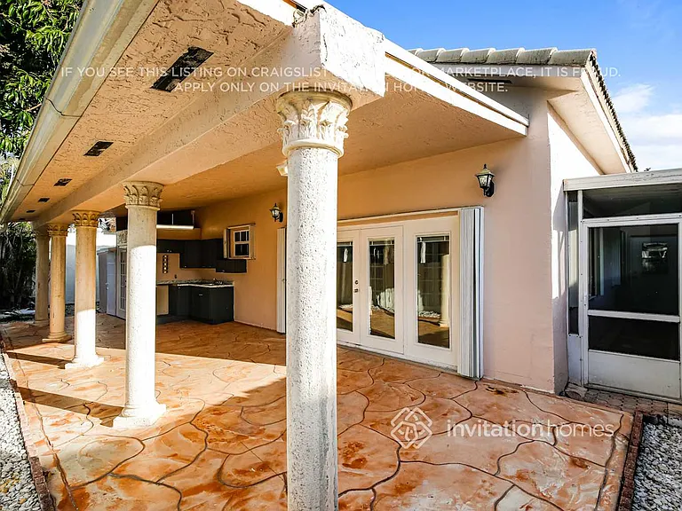 9081 NW 148th St — Photo 16