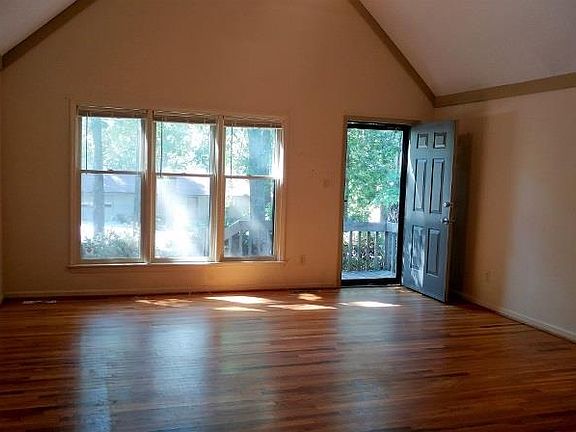 4th image of 1838 Woodridge Cir