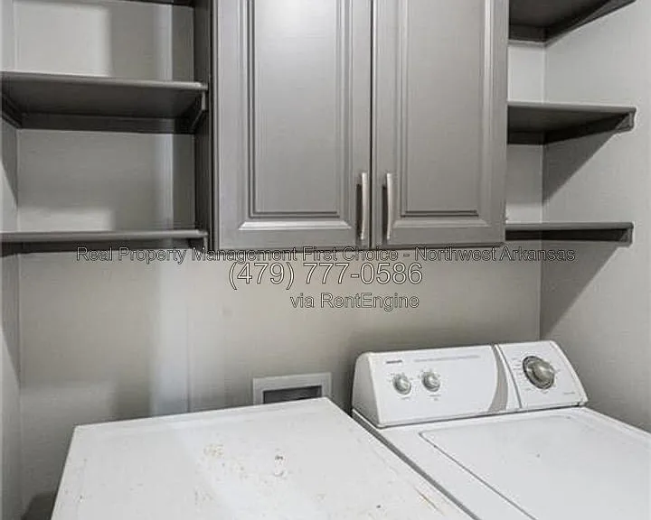2407 W Ash St — Photo 7