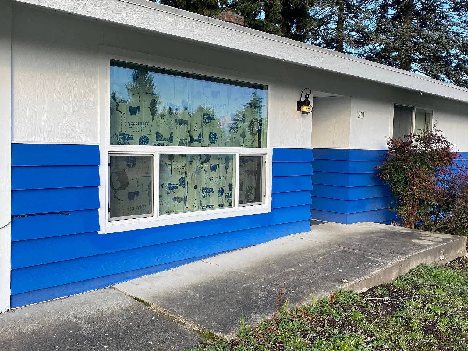 3 bed, 1100 sqft, $2,400 — Photo 2