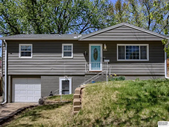 8214 Seward St, Omaha, NE 68114
