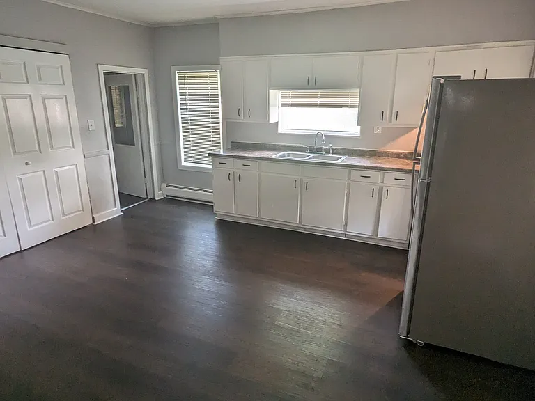 111 Center St — Photo 10