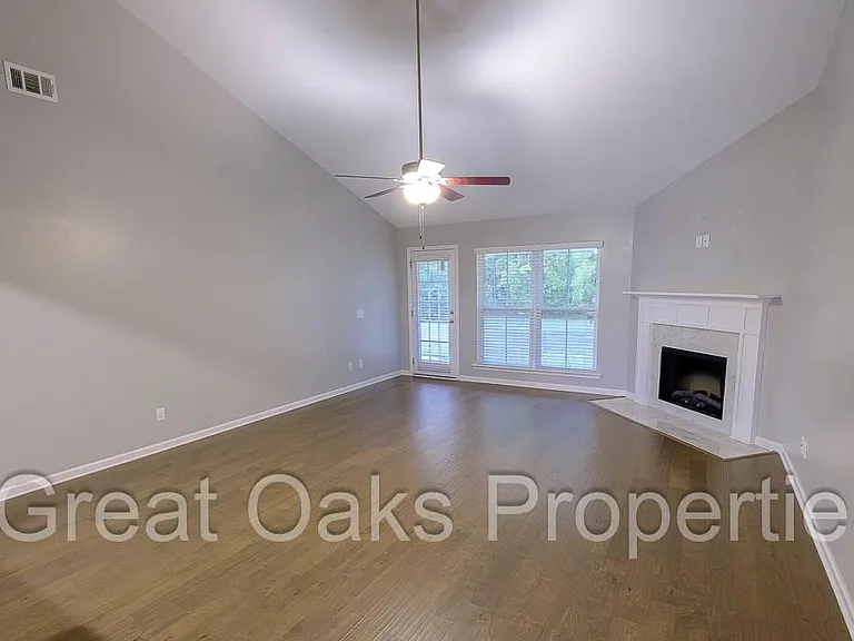 108 Wellington Cir — Photo 4